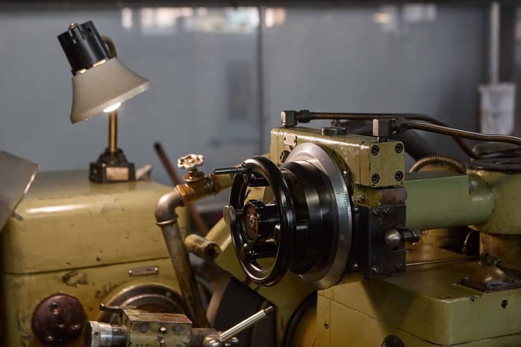 Токарний верстат по металу та його особливості