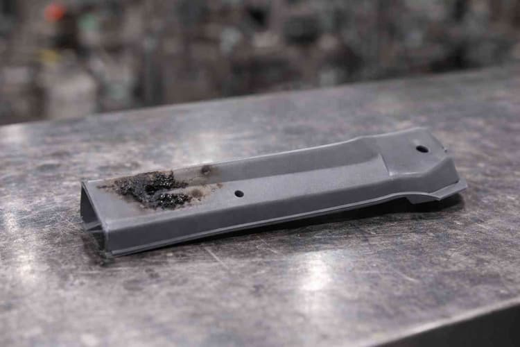 Вентиляція прес-форми та газові пастки: як уникнути підпалів і недоливів