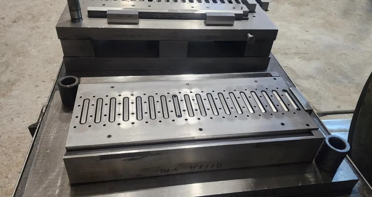 Штампи для листового штампування